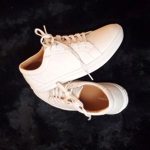 NWT * White Sneakers